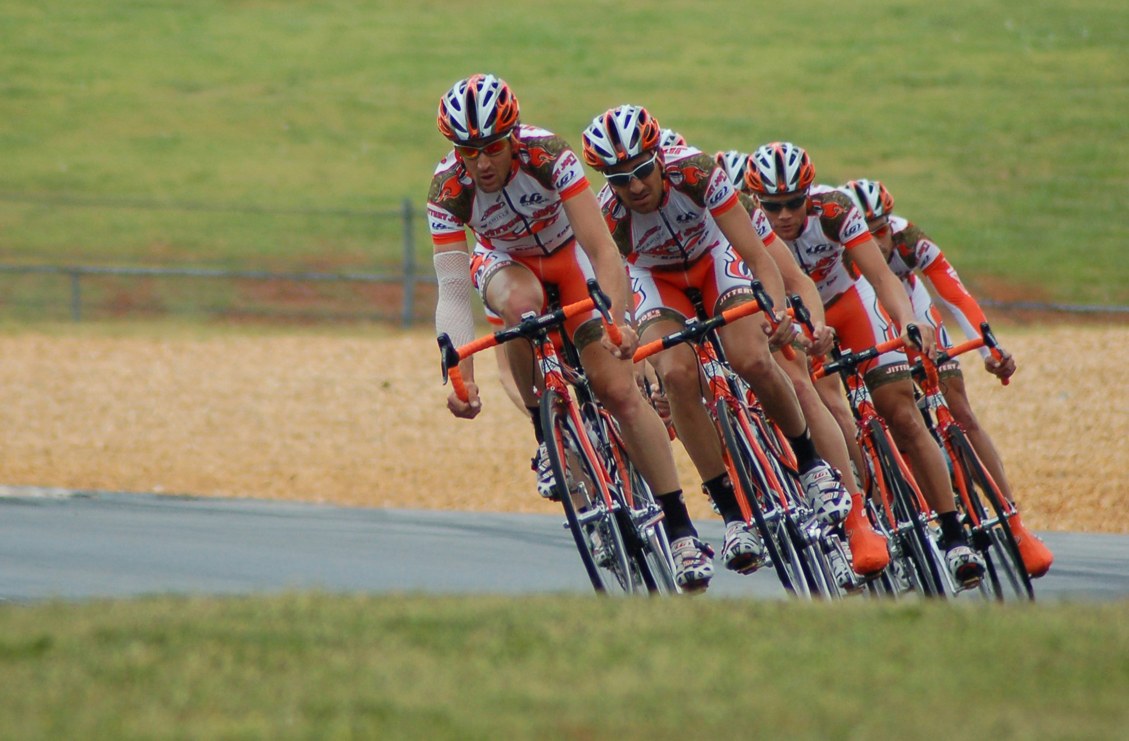 Cycling squad race.
