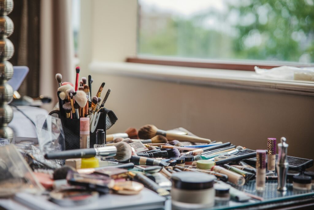 Make up kit and brushes lay on table.